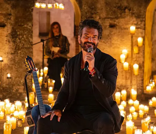 Ricardo Arjona vuelve a encender las velas para revivir su concierto virtual Hecho a la antigua